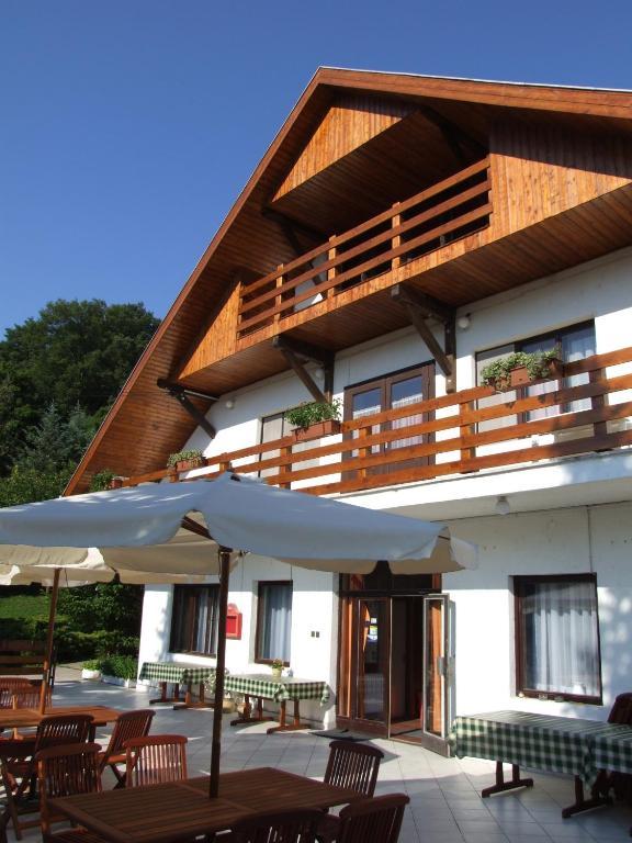 Vadregeny Panzio Bed & Breakfast Strigoniu Exterior foto